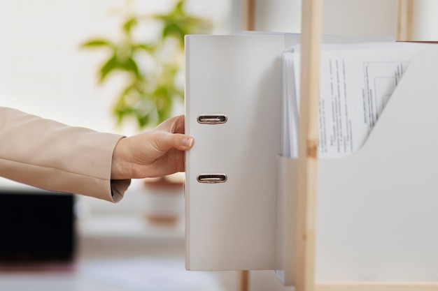 Young adult organizing documents