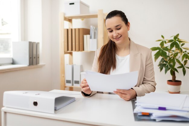 Young adult organizing documents