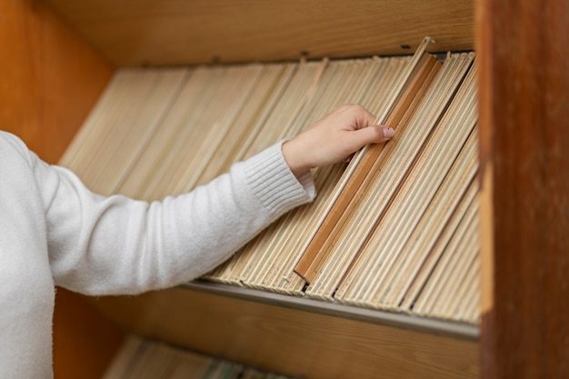 Young adult organizing documents