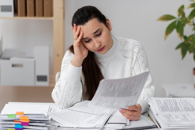 Young adult organizing documents