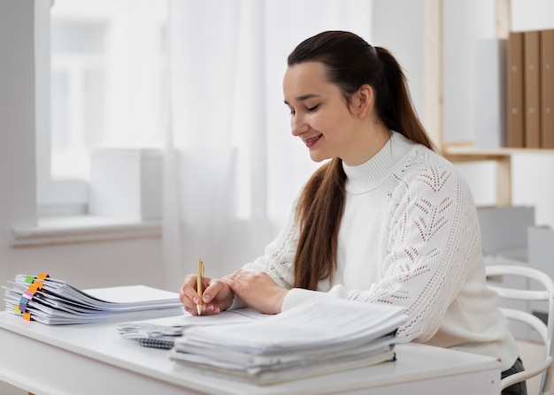 Young adult organizing documents