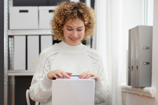 Young adult organizing documents