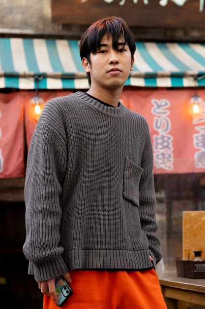 도쿄 거리의 젊은 성인