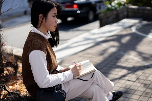 도쿄 거리의 젊은 성인