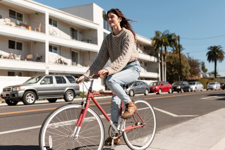 Free Photo young adult traveling using sustainable mobility
