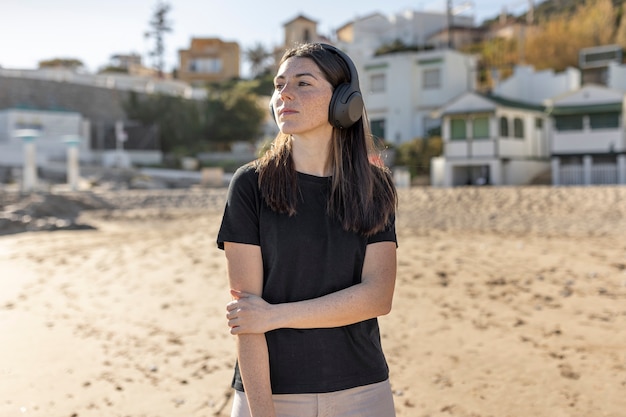 Free photo young adult wearing blank shirt