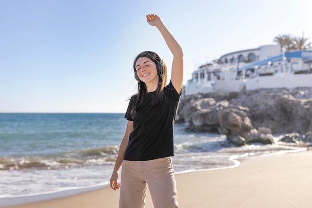 Free photo young adult wearing blank shirt