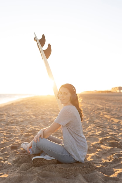 Free photo young adult wearing blank shirt