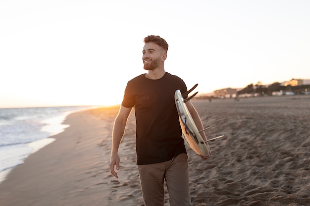 Free photo young adult wearing blank shirt