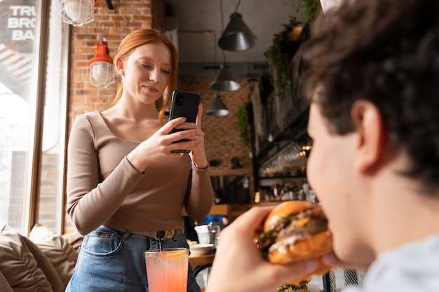 Free photo young adults enjoying food