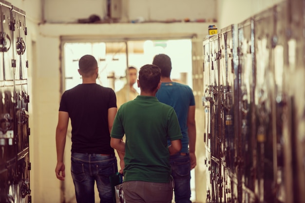 Men in the locker room. | Photo: Freepik