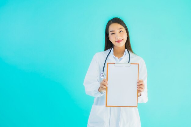  young asian female doctor with empty card board