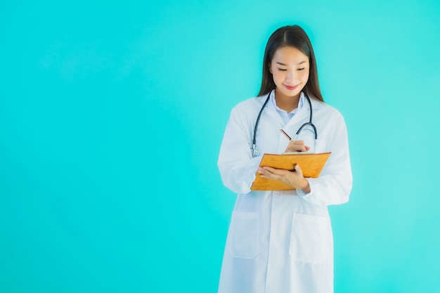 Young asian female doctor with empty card board