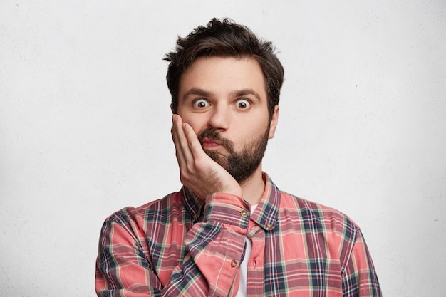 Free photo young bearded man with striped shirt