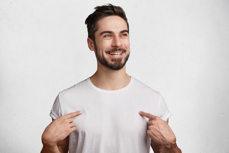 Free Photo young bearded man with white t-shirt