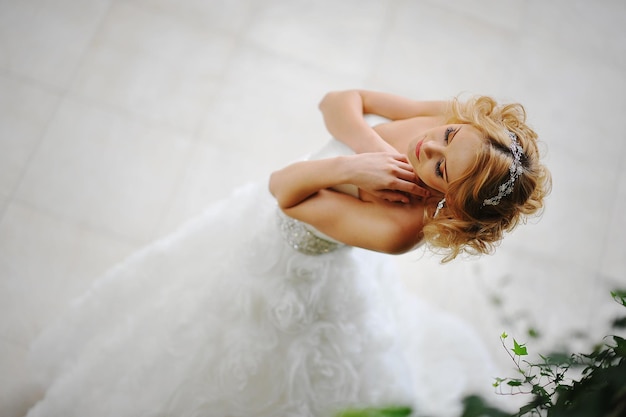 無料写真 若い美しいブロンドモデルの花嫁