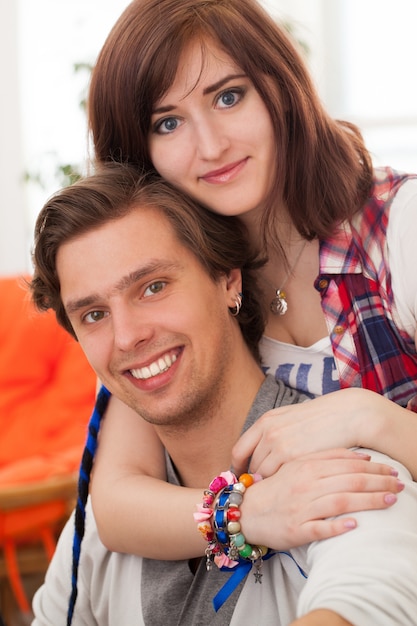 Free photo young beautiful couple at home