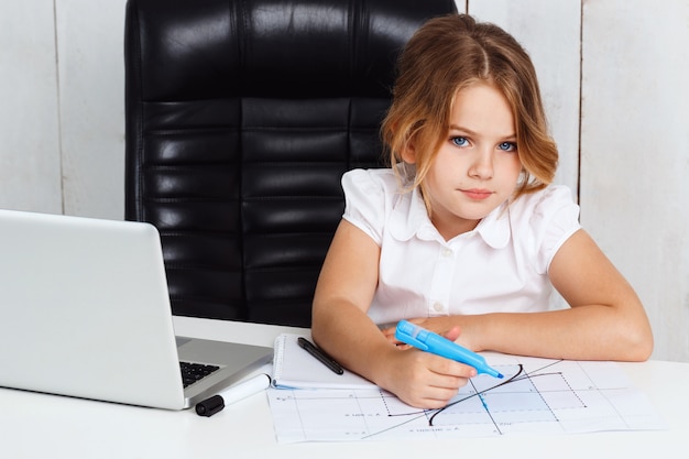 Free photo young beautiful girl drawing graph at working place in office.