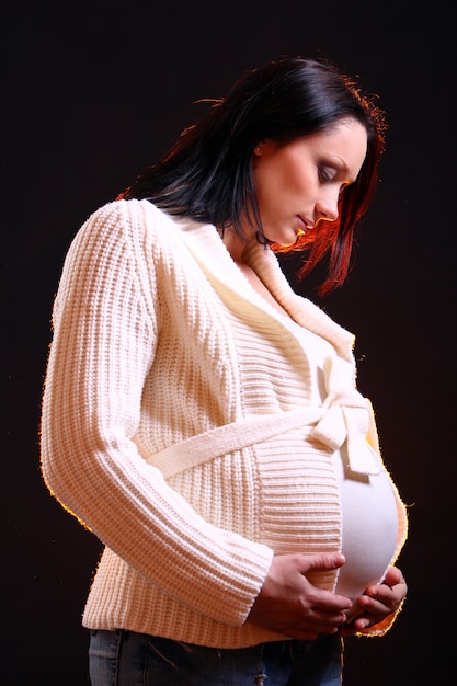 Free photo young and beautiful pregnant woman