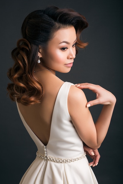 Free photo young beautiful stylish woman in wedding dress