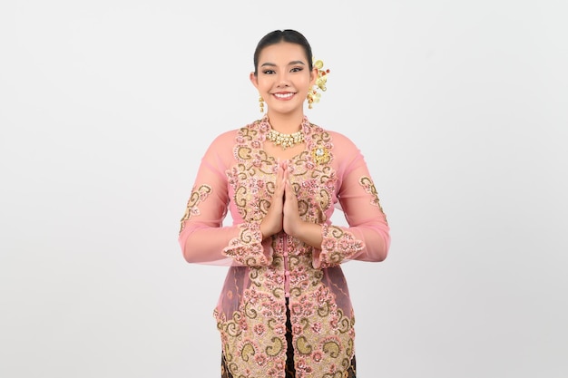 Free photo young beautiful woman dress up in local culture in southern region with salute posture