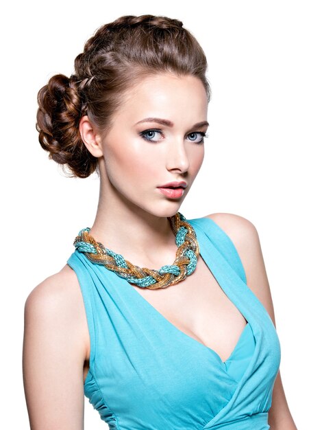 Free photo young beautiful woman with jewelry.