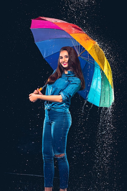 Free photo young beautiful woman with an umbrella.