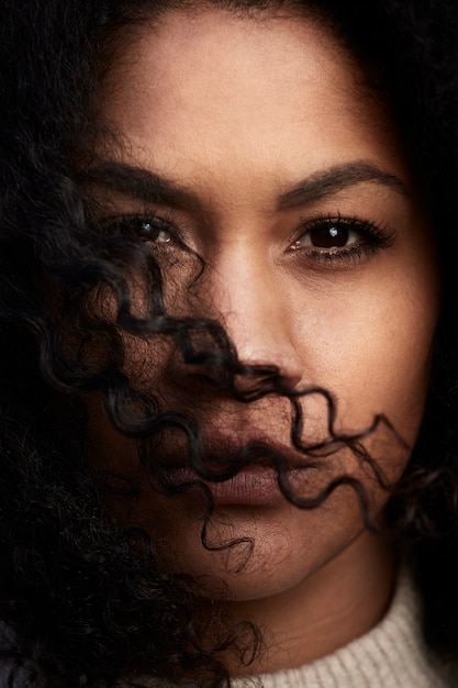 Free photo young black woman with afro hair