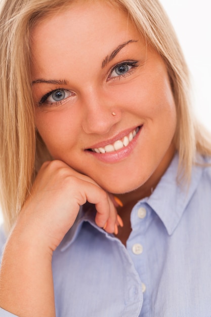 Free photo young blond woman smiling