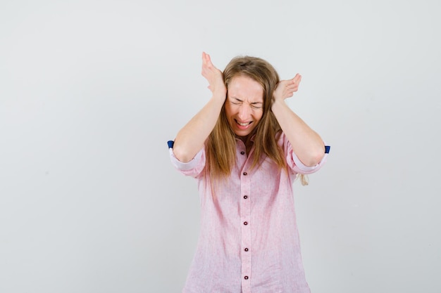 Free photo young blonde woman in a casual pink shirt