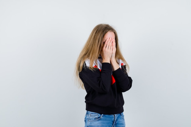 Free photo young blonde woman in a jacket and jeans