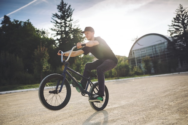 Free photo young bmx bicycle rider