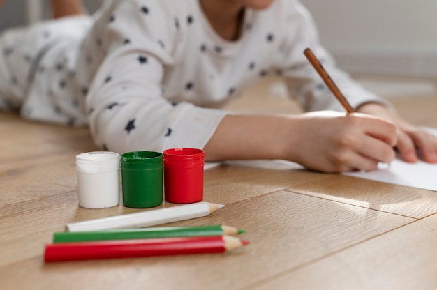 Free photo young boy painting the bulgarian flag at home