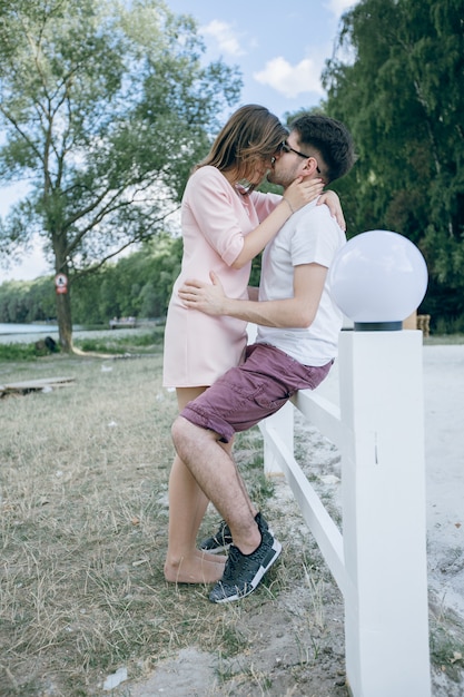 Free photo young boy receiving a kiss from his girlfriend