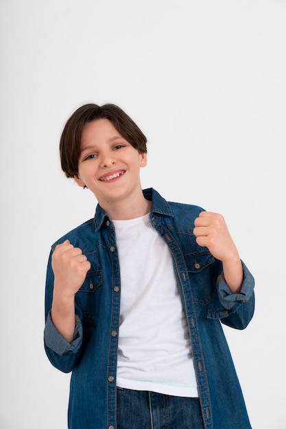 Free photo young boy wearing a denim outfit