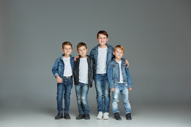 Free photo young boys posing