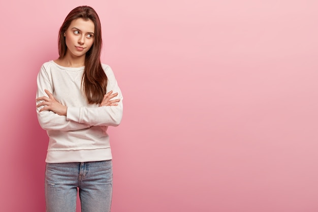 Young brunette woman wearing casual clothes