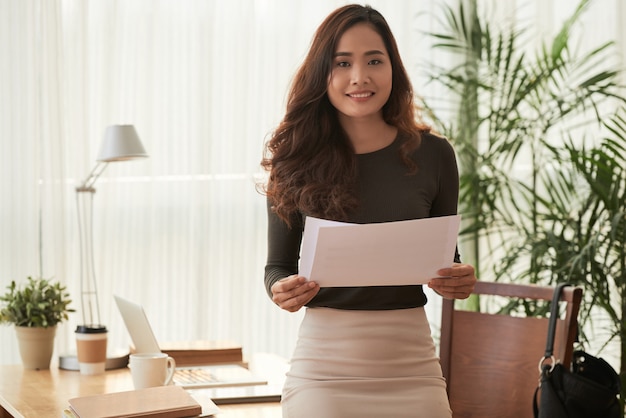 Free photo young business lady