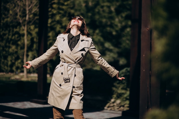 Free photo young business woman in a trendy coat outside