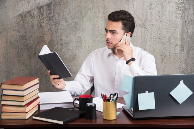 The Drawbacks of Phone Calls in Knowledge Management
