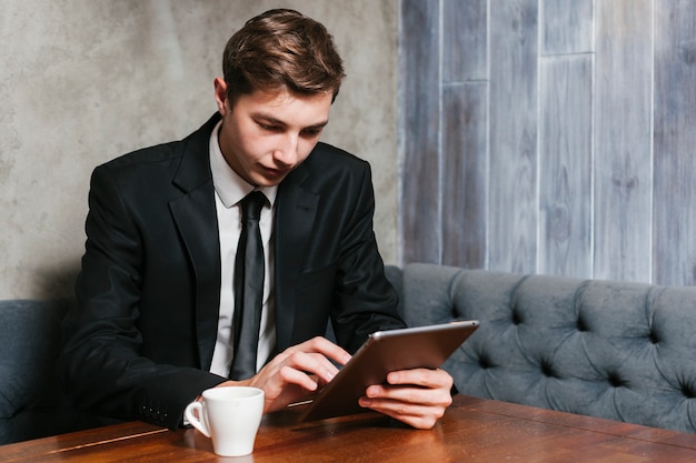 Free photo young businessman using tablet