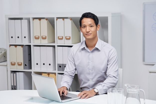 Free photo young businessman