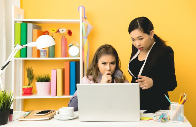 young businesswomen talking chatting in office