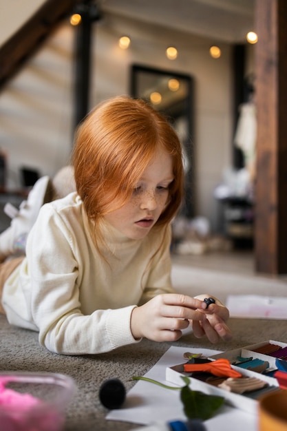 Free photo young child spending time together in the comfort of their home