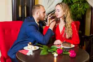 Free photo young couple drinking brotherhood at table in restaurant