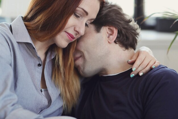 Free photo young couple enjoying time together at home