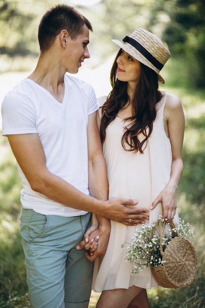 Free photo young couple expacting for a baby