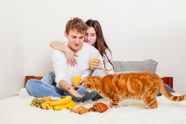 Free photo young couple having breakfast in bed