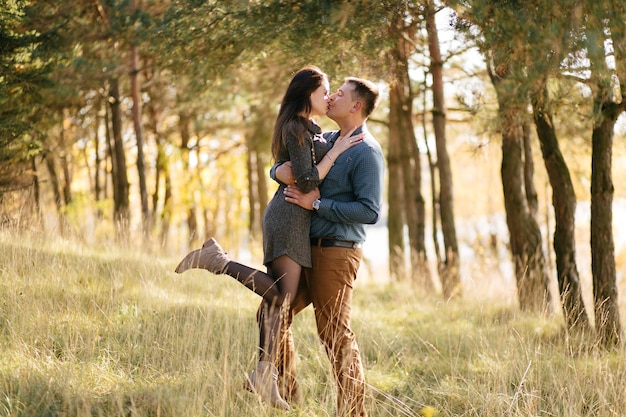 Free photo young couple in love. a love story in the autumn forest park