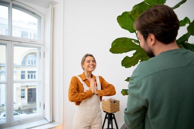 Free photo young couple moving in new home